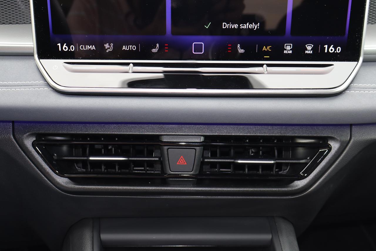 2026 Volkswagen Tiguan Comfortline R-Line Black Edition Photo