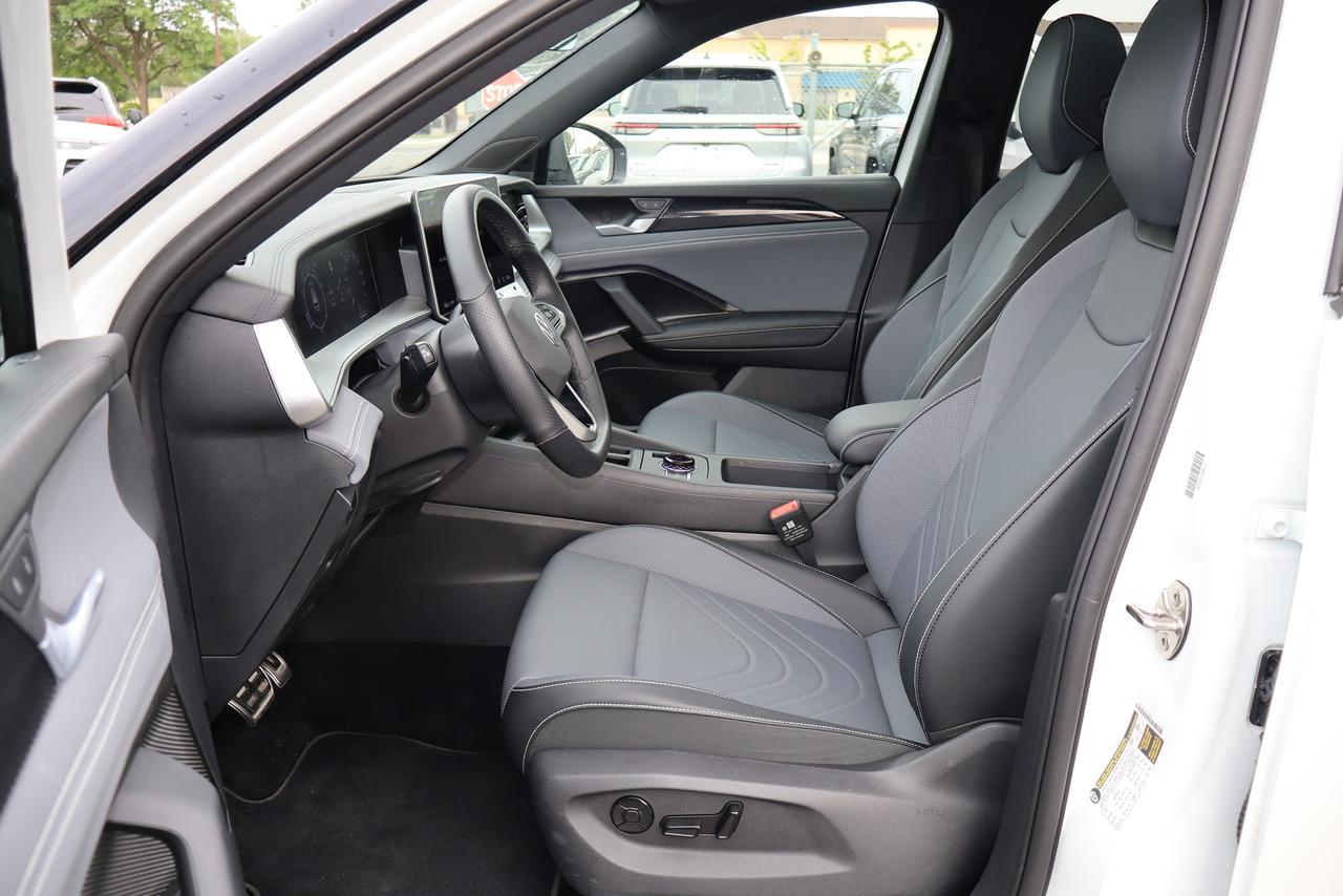 2026 Volkswagen Tiguan Comfortline R-Line Black Edition Photo