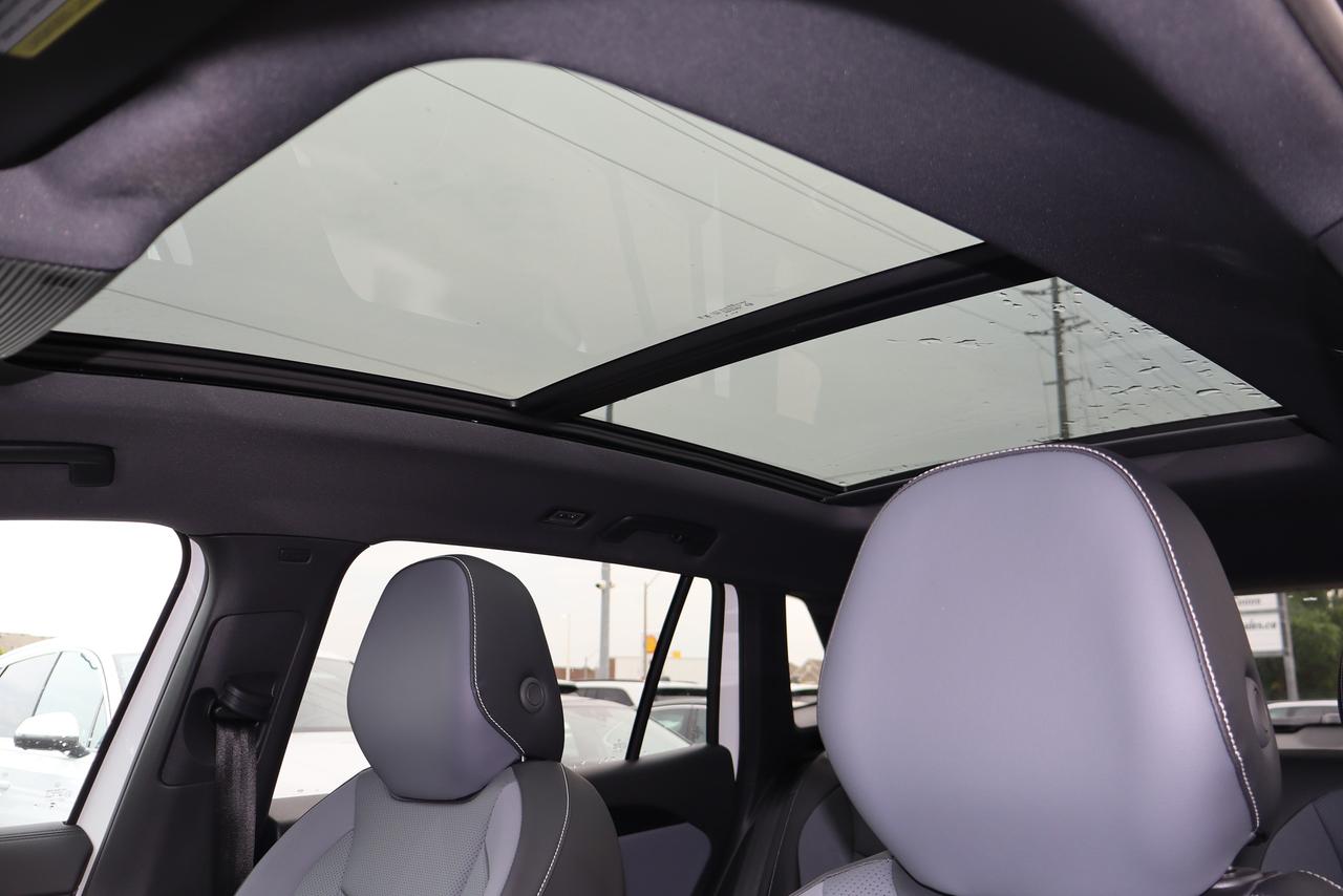 2026 Volkswagen Tiguan Comfortline R-Line Black Edition Photo