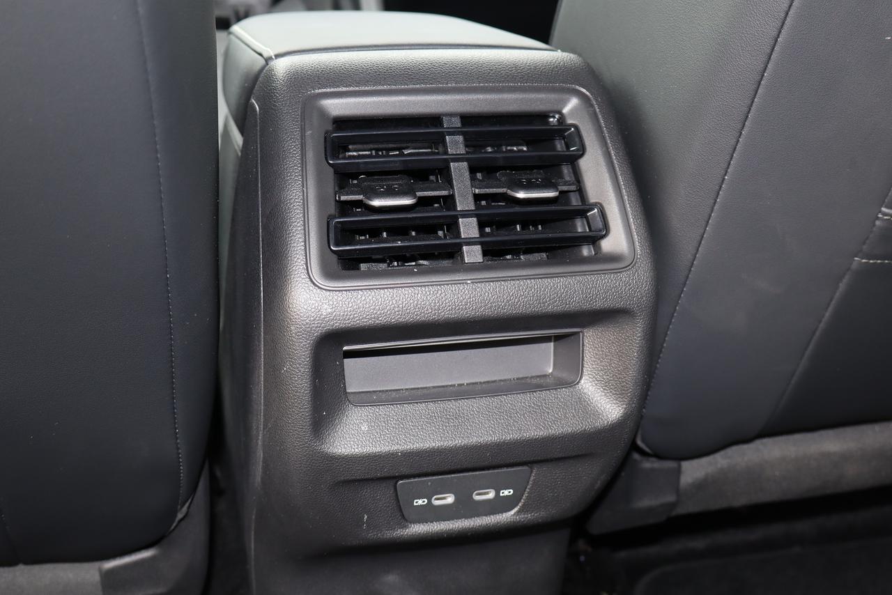 2026 Volkswagen Tiguan Comfortline R-Line Black Edition Photo