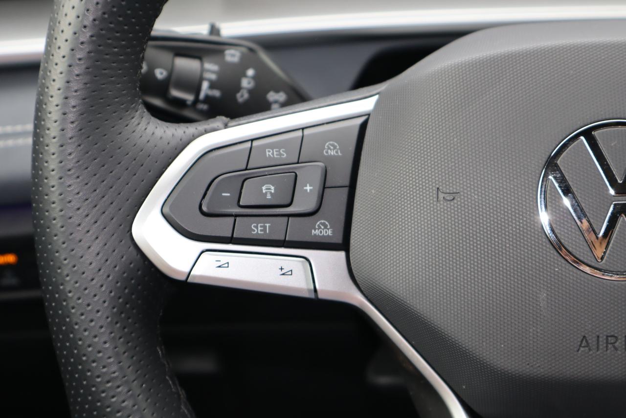 2026 Volkswagen Tiguan Comfortline R-Line Black Edition Photo