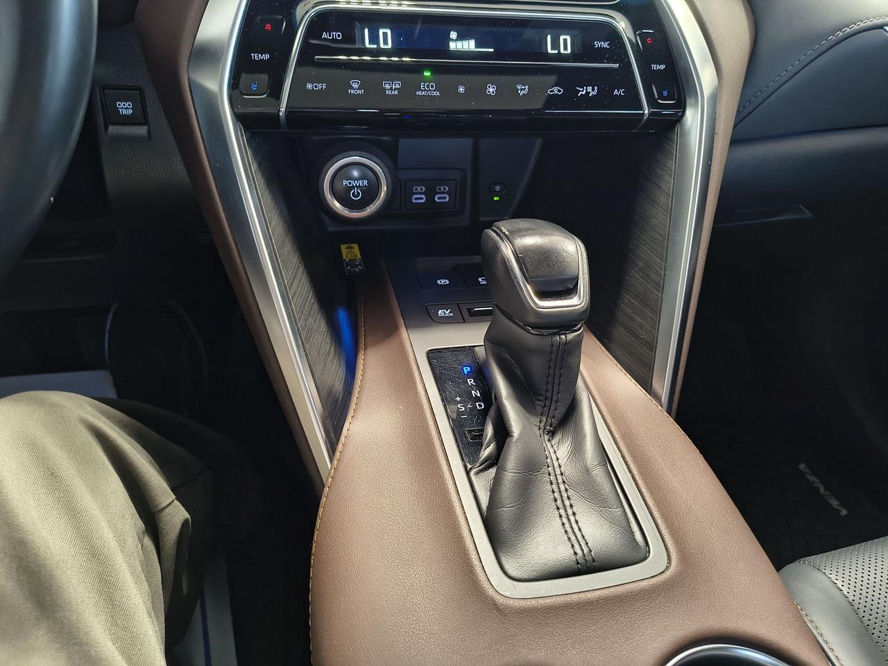 2023 Toyota Venza LIMITED Photo0