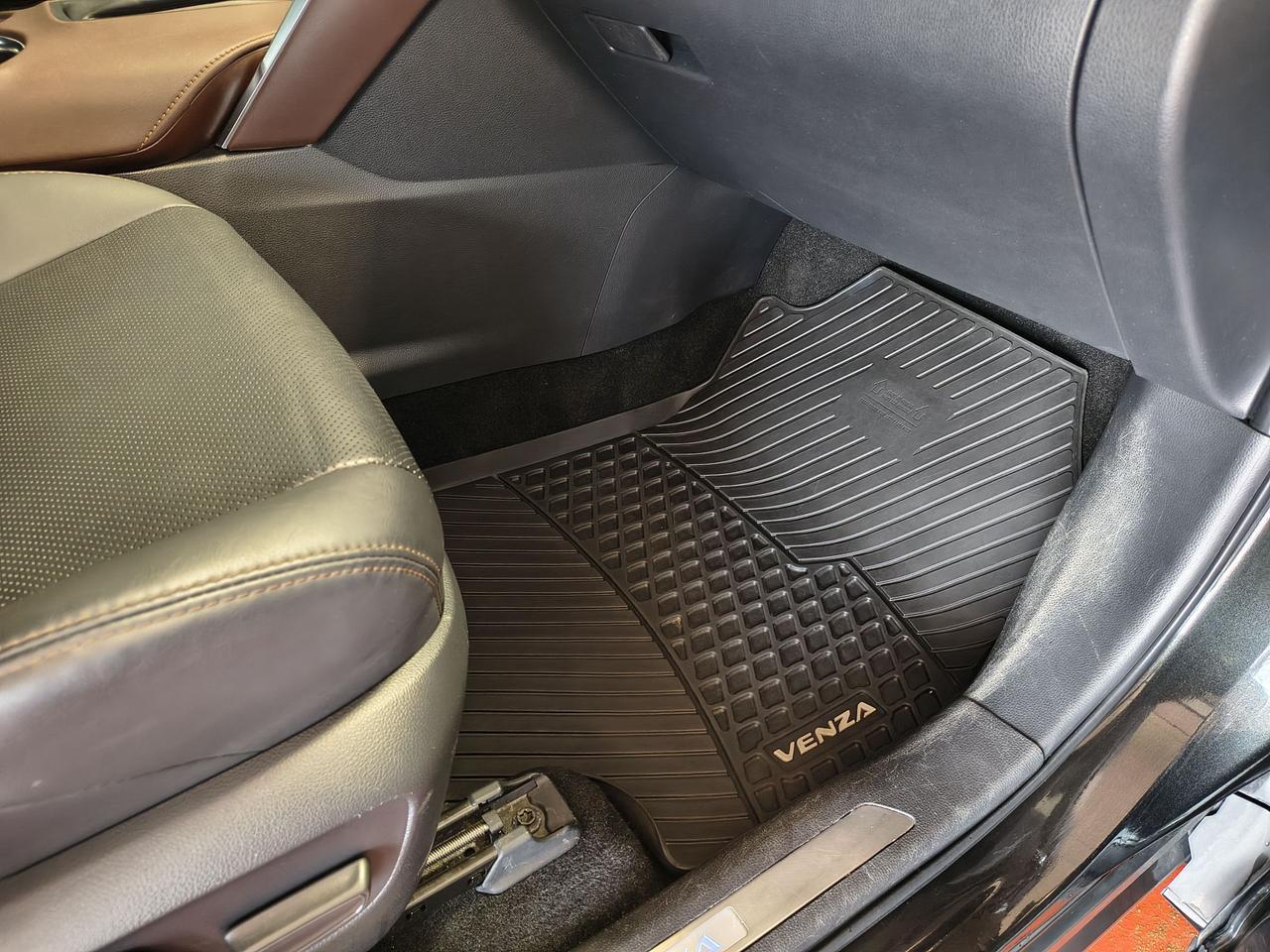 2023 Toyota Venza LIMITED Photo0