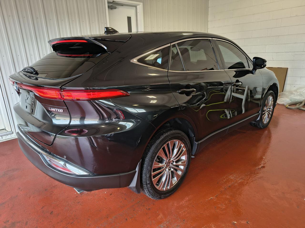 2023 Toyota Venza LIMITED Photo