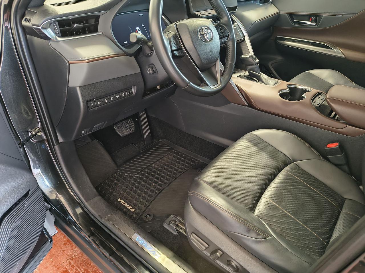 2023 Toyota Venza LIMITED Photo0