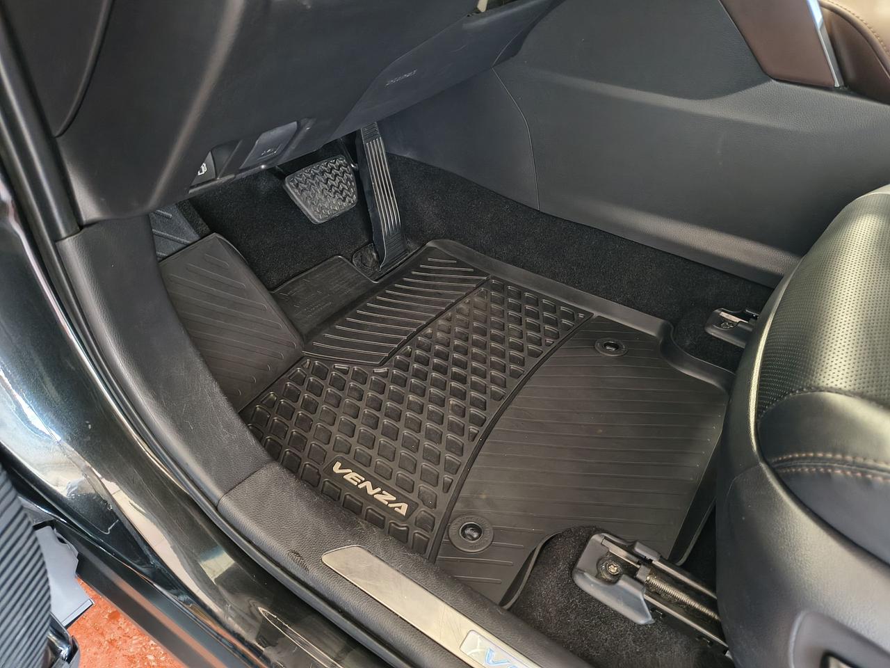 2023 Toyota Venza LIMITED Photo