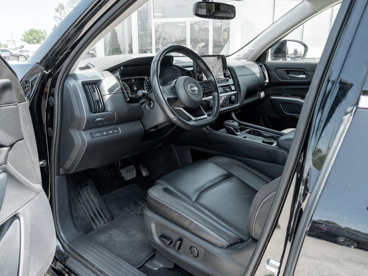 2022 Nissan Pathfinder SL Photo
