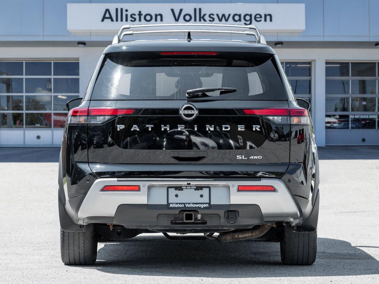2022 Nissan Pathfinder SL Photo