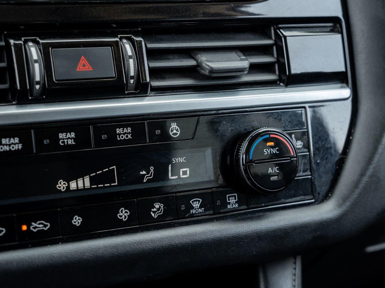 2022 Nissan Pathfinder SL Photo