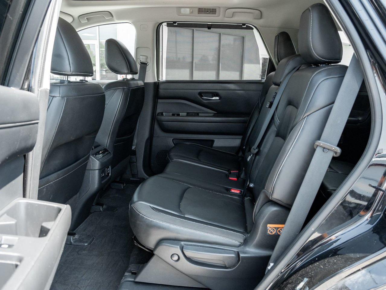 2022 Nissan Pathfinder SL Photo
