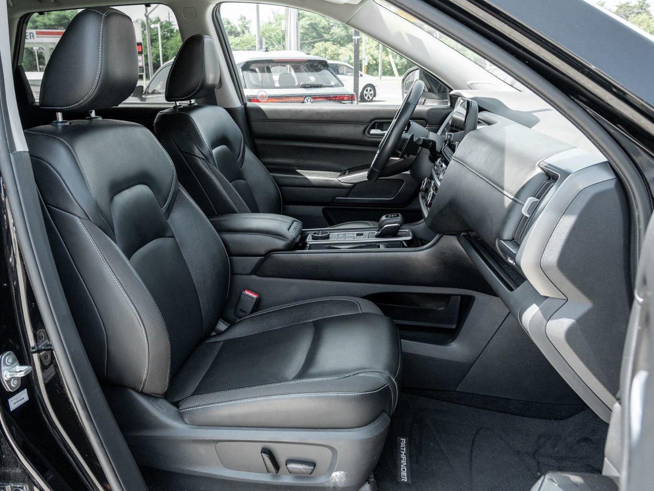 2022 Nissan Pathfinder SL Photo