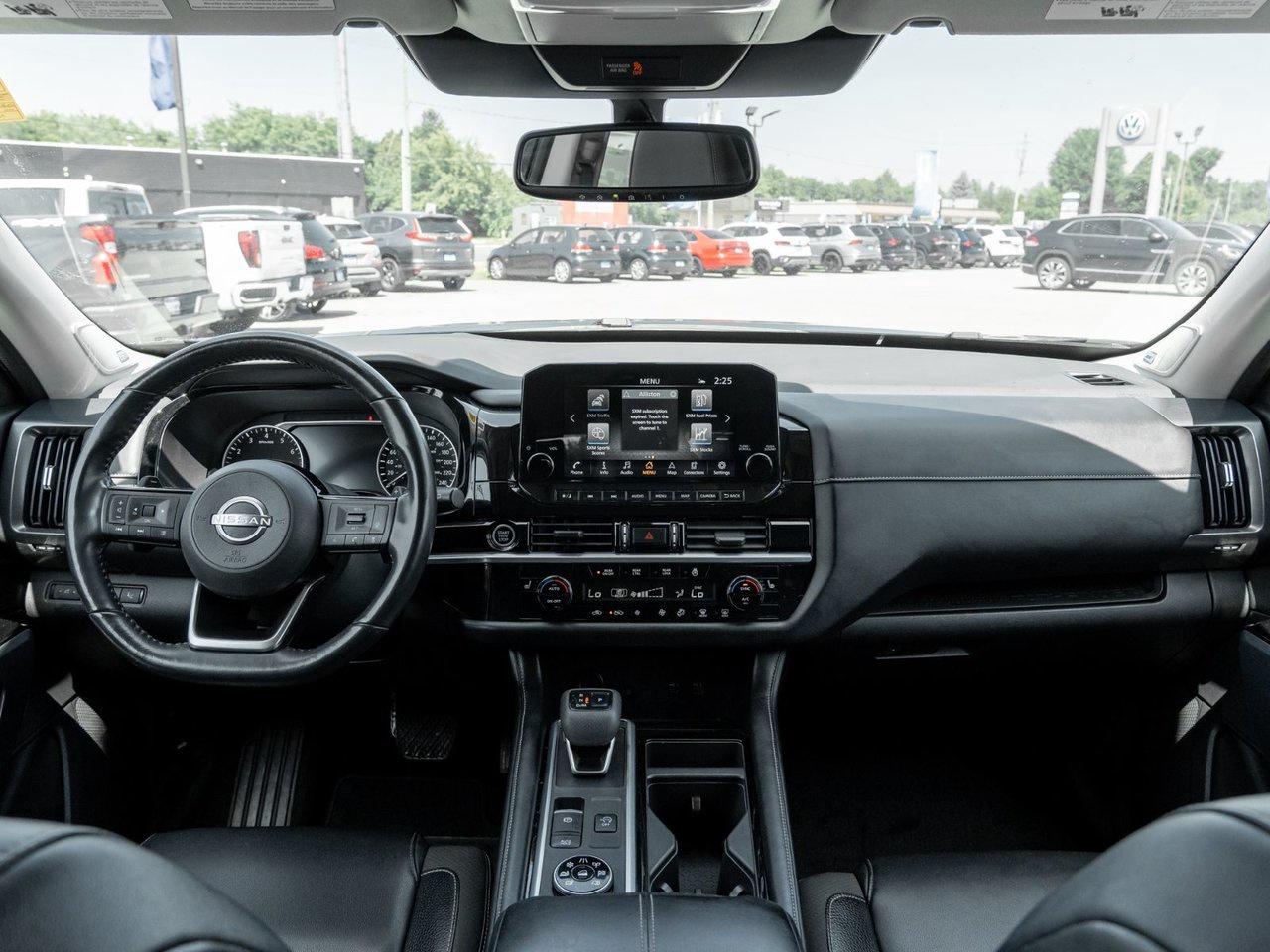 2022 Nissan Pathfinder SL Photo