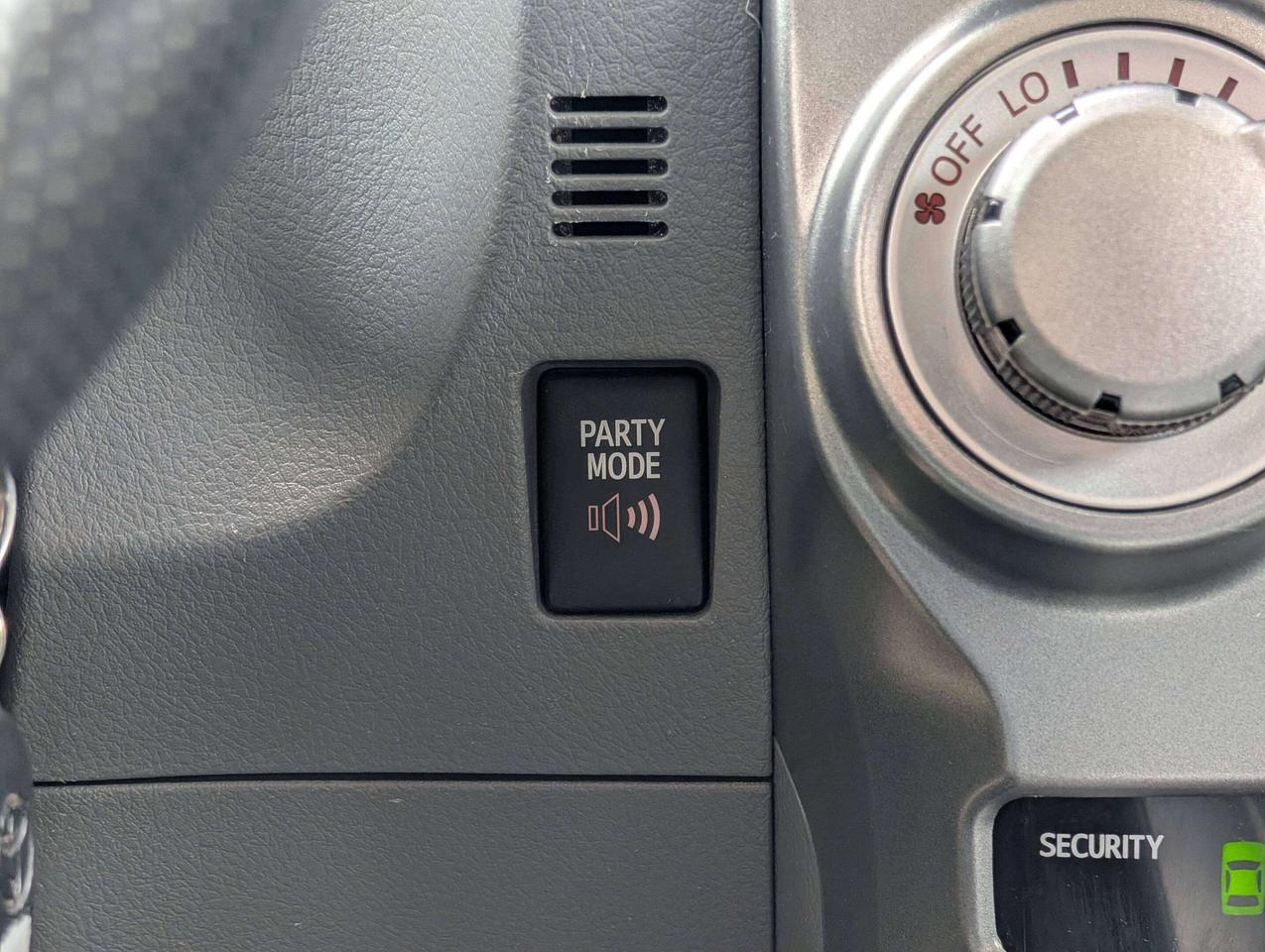2013 Toyota 4Runner Clean CarFax   Krown Sprayed   Dealer Serviced Photo