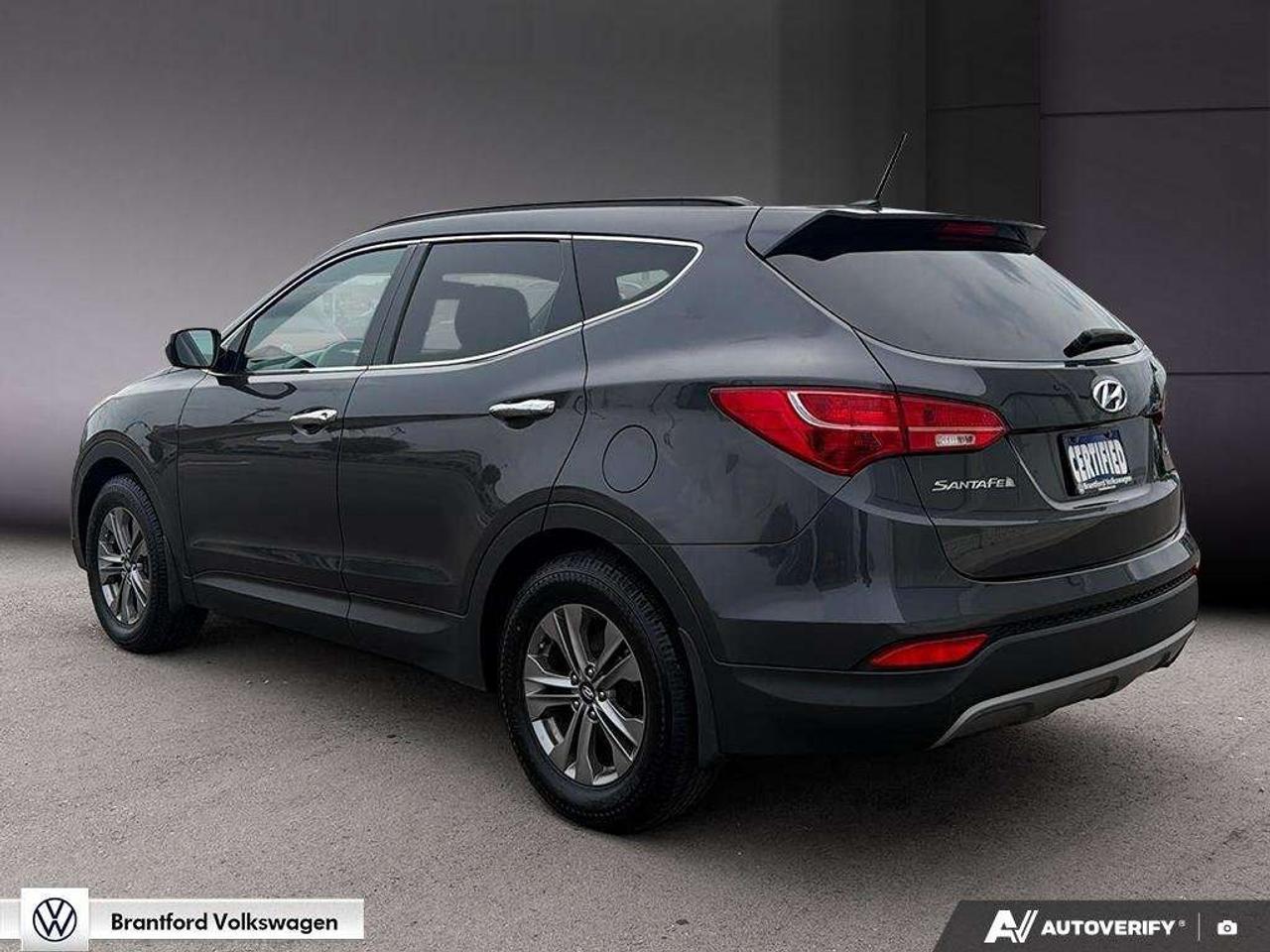 2016 Hyundai Santa Fe FWD 2.4L Photo3