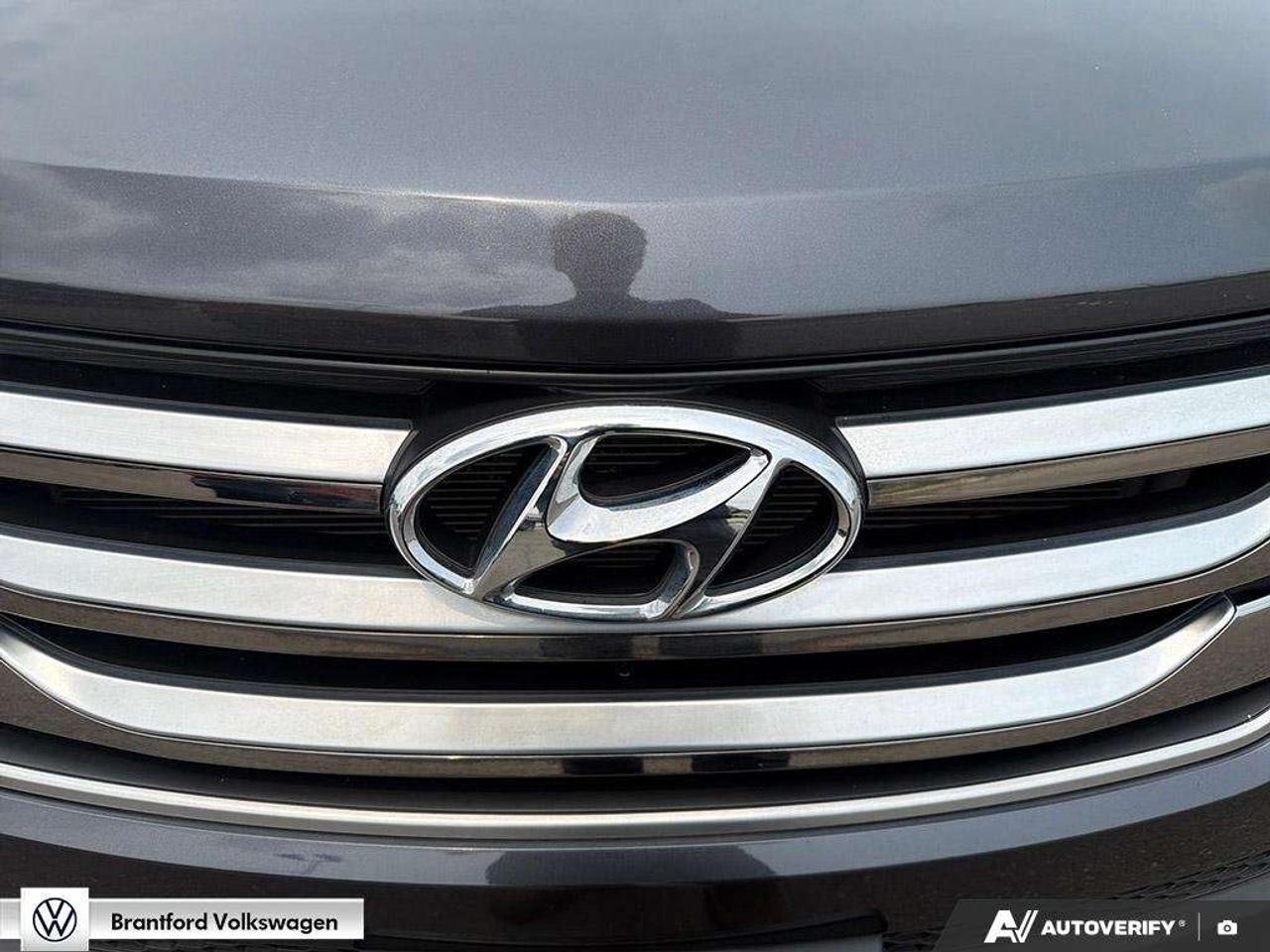 2016 Hyundai Santa Fe FWD 2.4L Photo