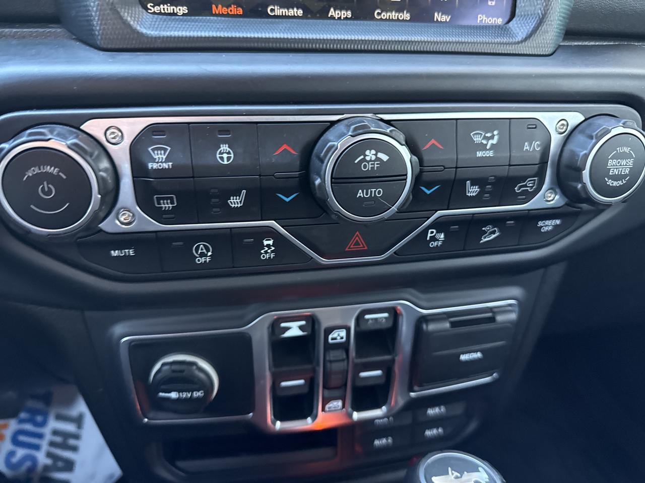 2019 Jeep WRANGLER UNLIMITED Sahara Photo