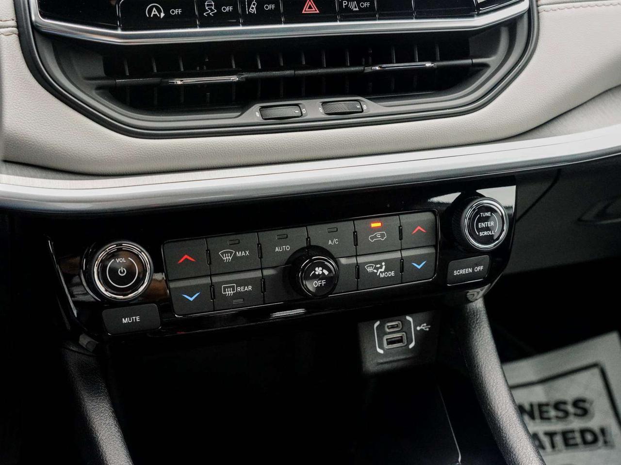 2024 Jeep Compass LIMITED Photo