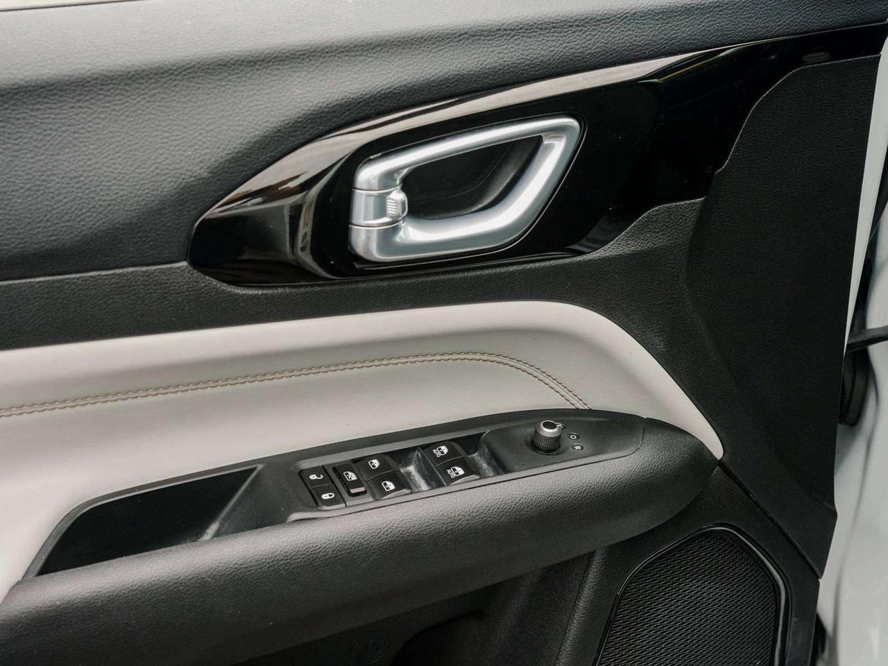 2024 Jeep Compass LIMITED Photo
