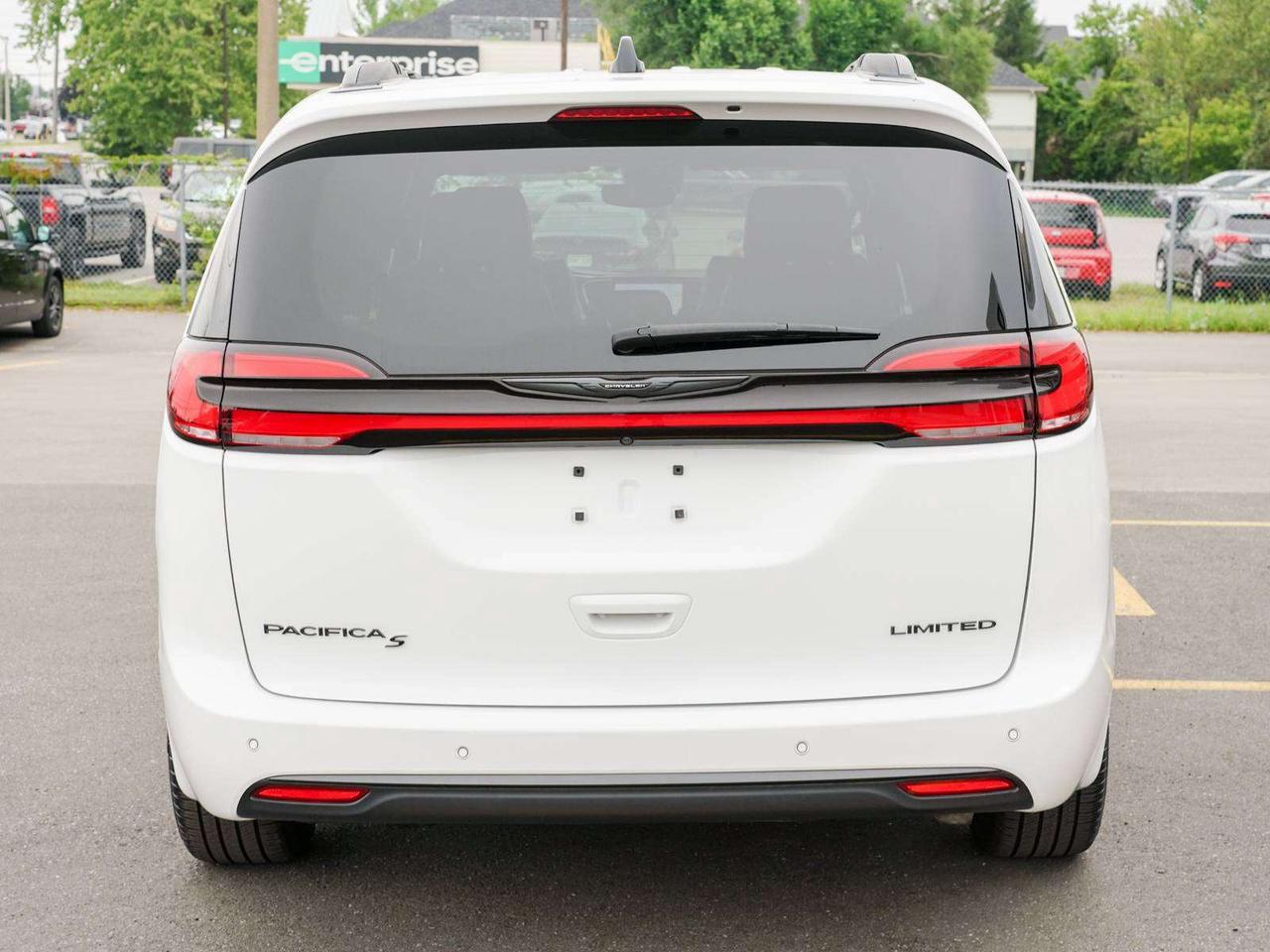 2024 Chrysler Pacifica Limited Photo