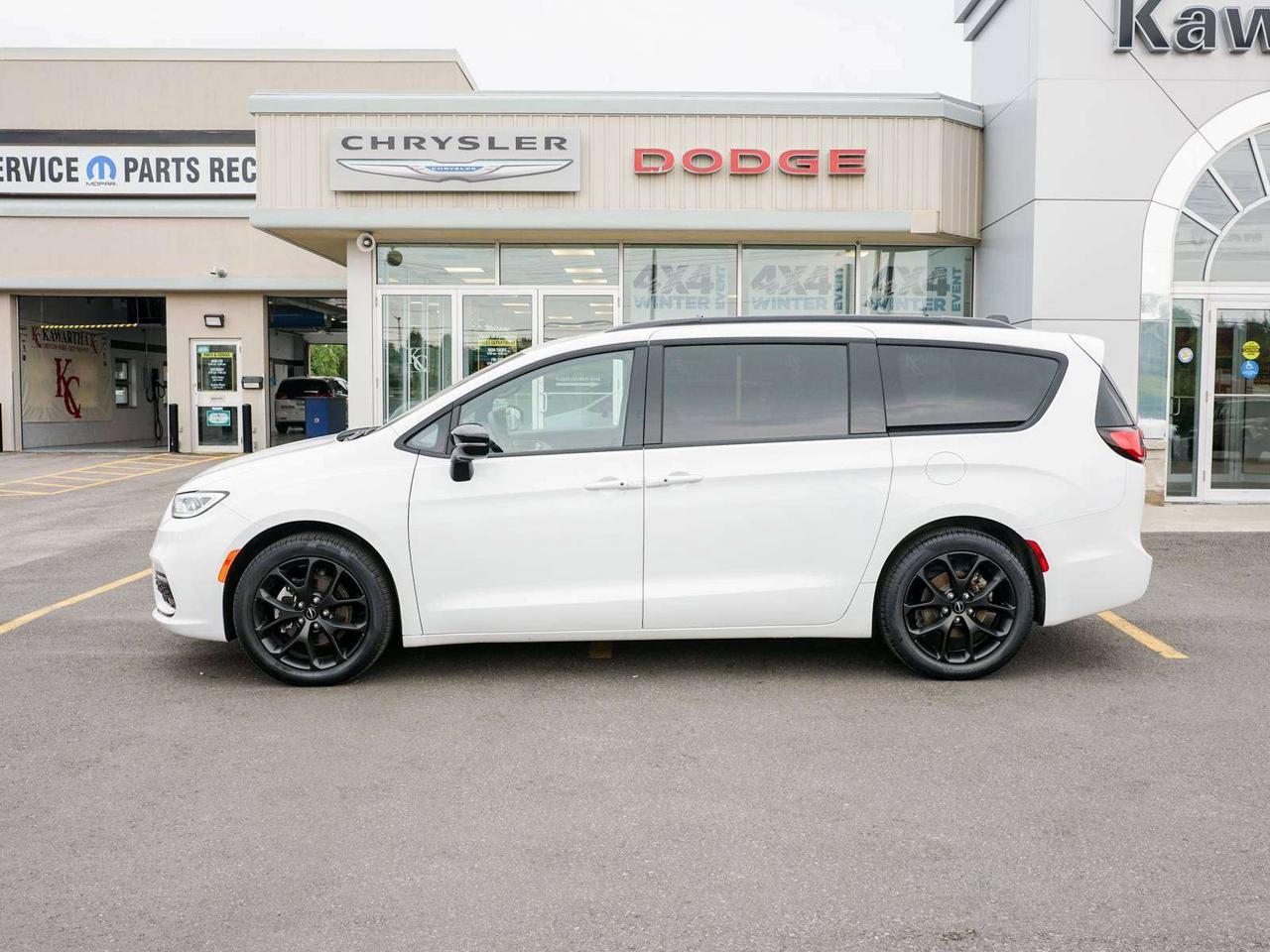 2024 Chrysler Pacifica Limited Photo