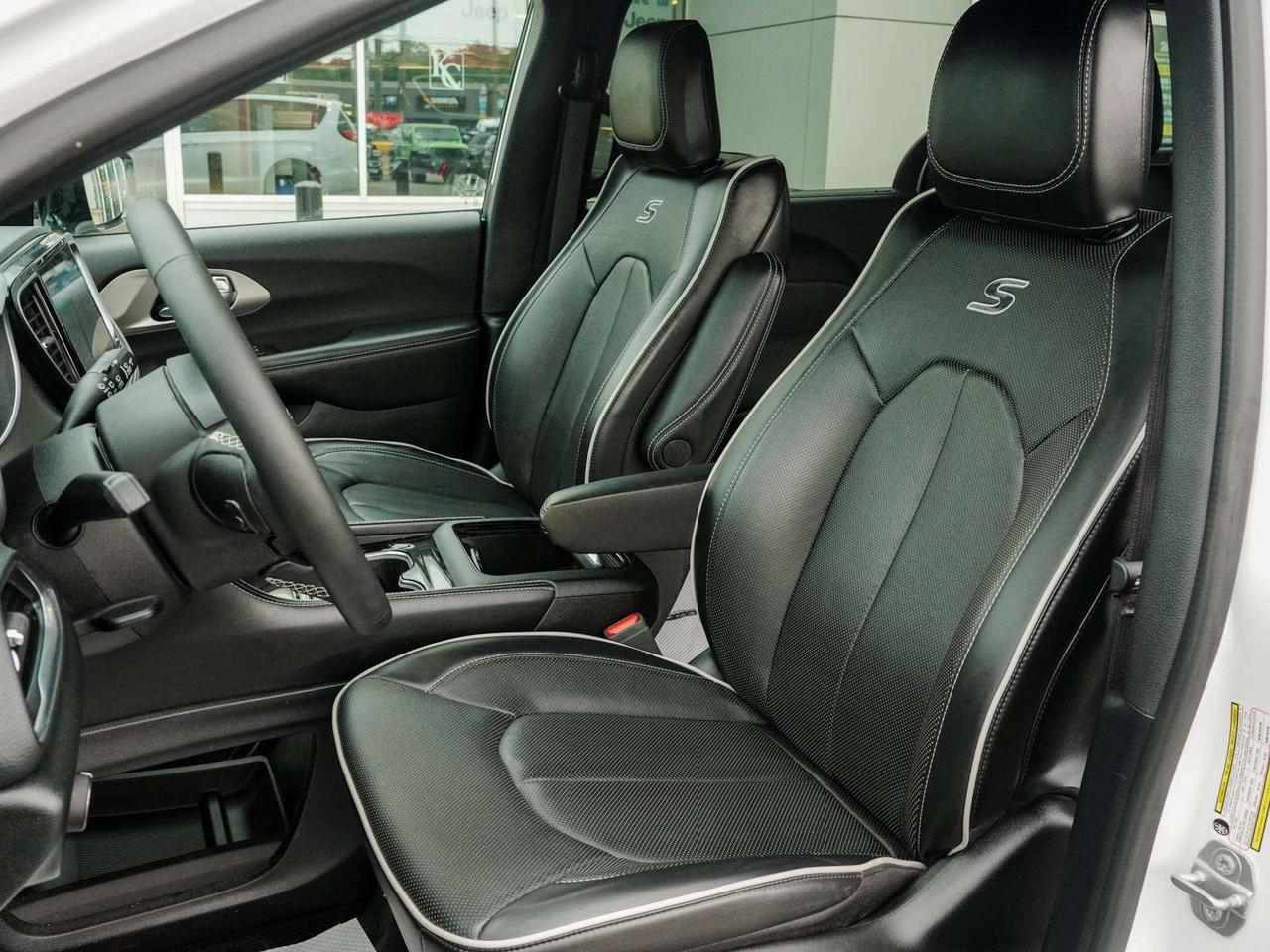 2024 Chrysler Pacifica Limited Photo