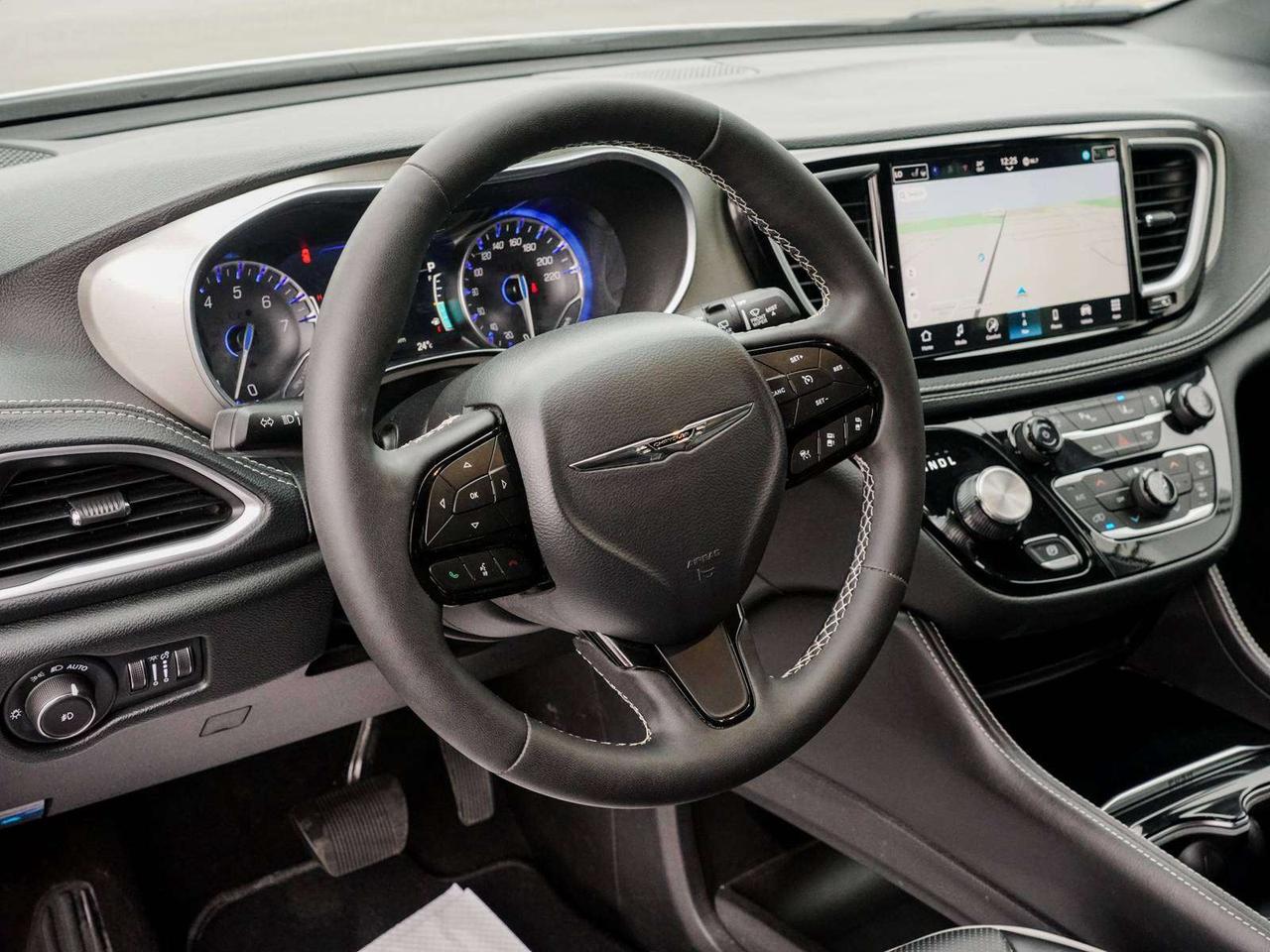 2024 Chrysler Pacifica Limited Photo