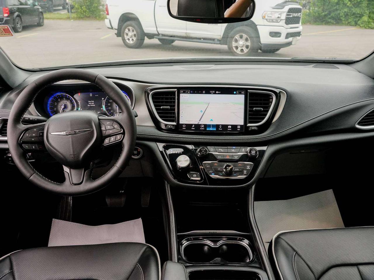 2024 Chrysler Pacifica Limited Photo