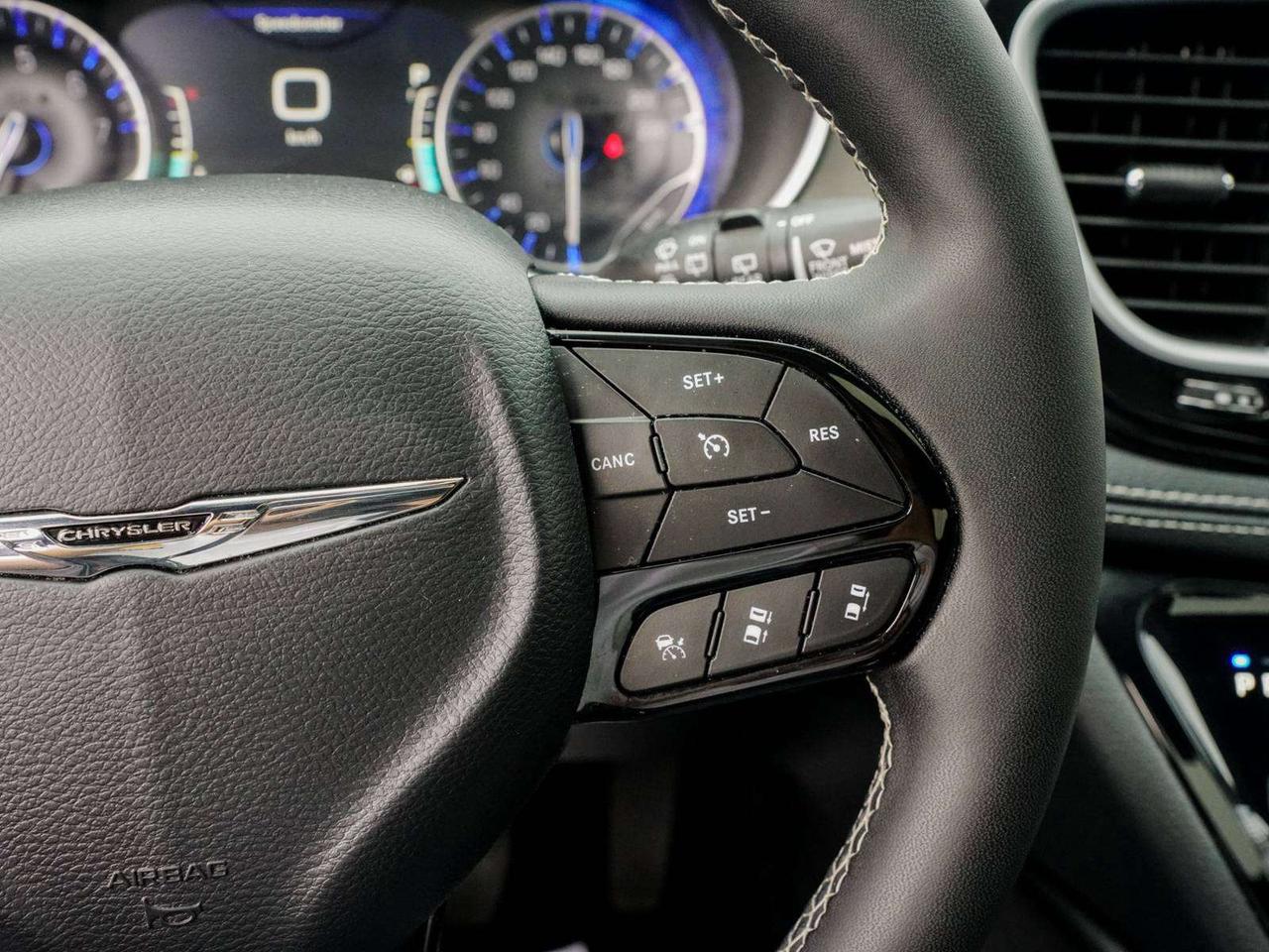 2024 Chrysler Pacifica Limited Photo