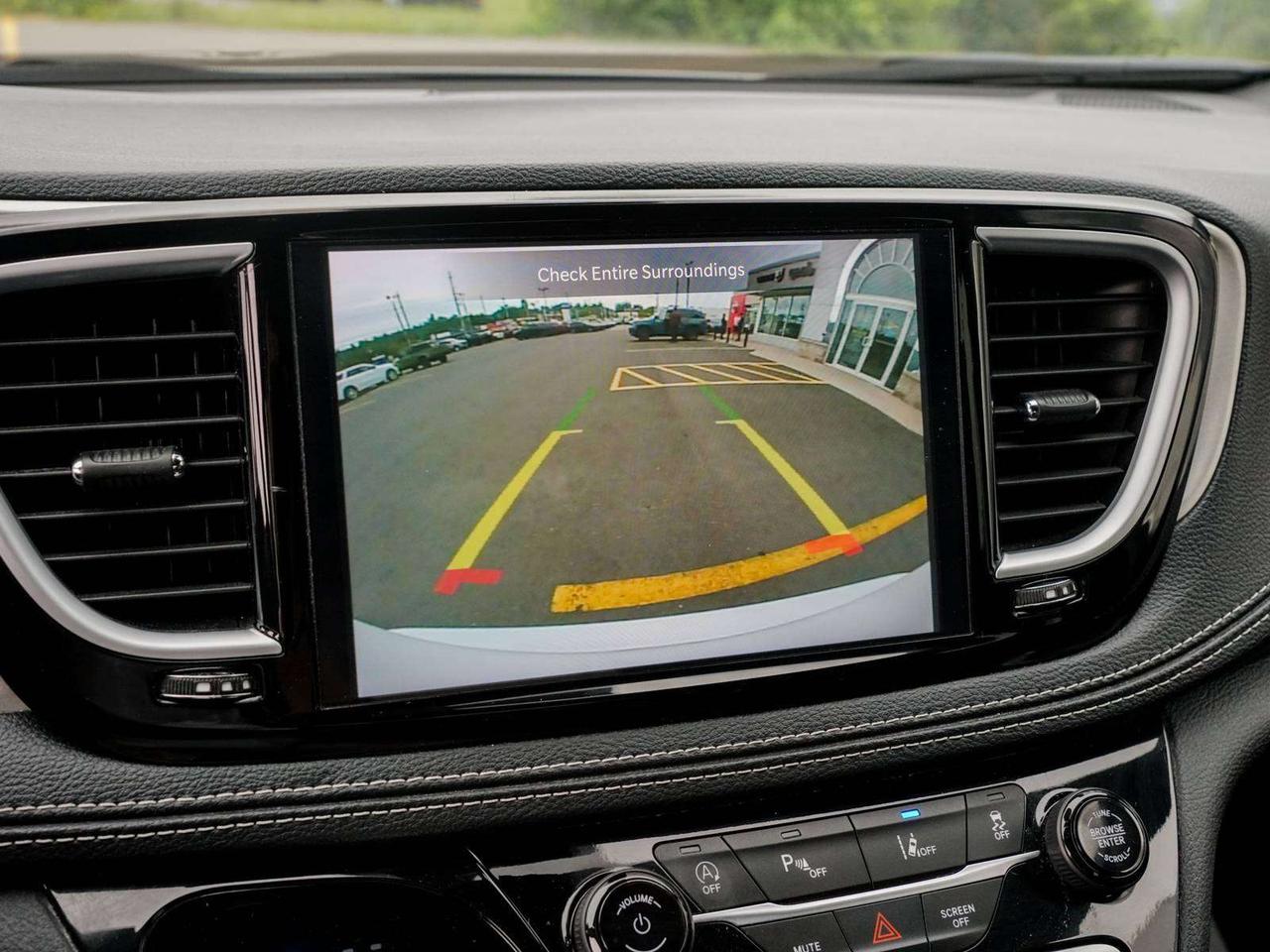 2024 Chrysler Pacifica Limited Photo