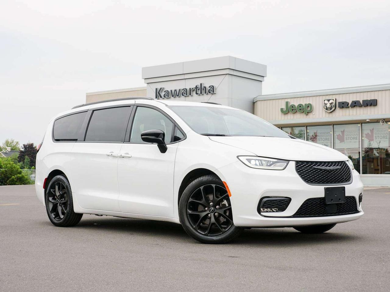 2024 Chrysler Pacifica Limited Photo0