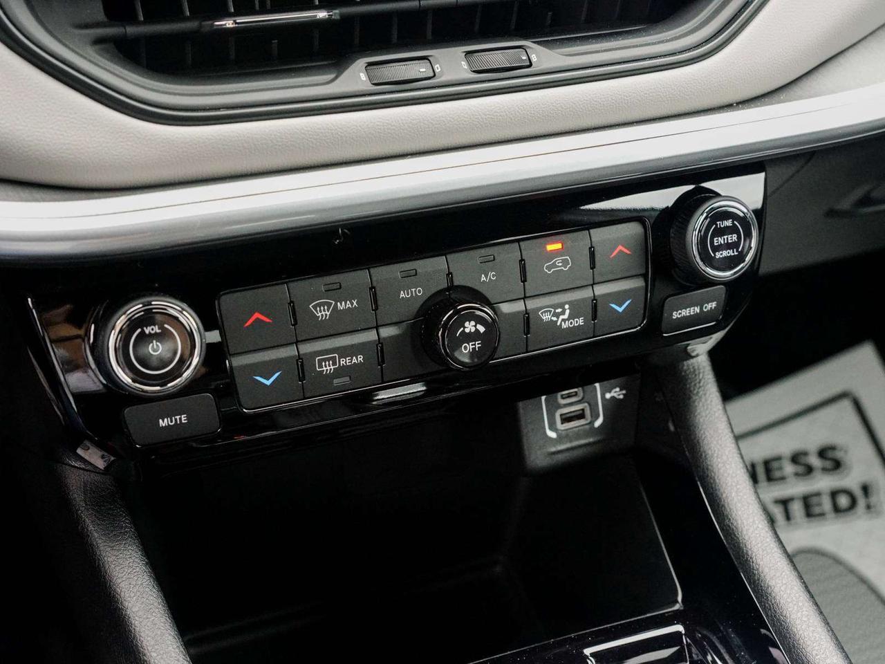 2024 Jeep Compass LIMITED Photo
