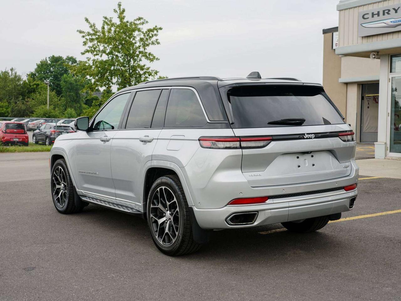 2025 Jeep Grand Cherokee Summit Photo