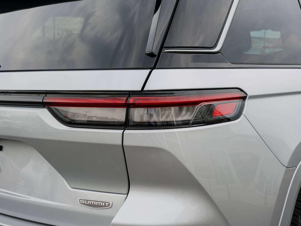 2025 Jeep Grand Cherokee Summit Photo