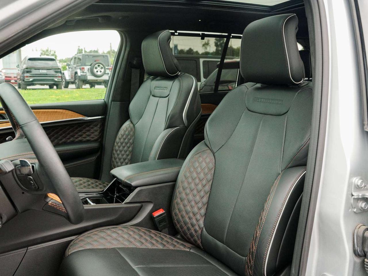 2025 Jeep Grand Cherokee Summit Photo