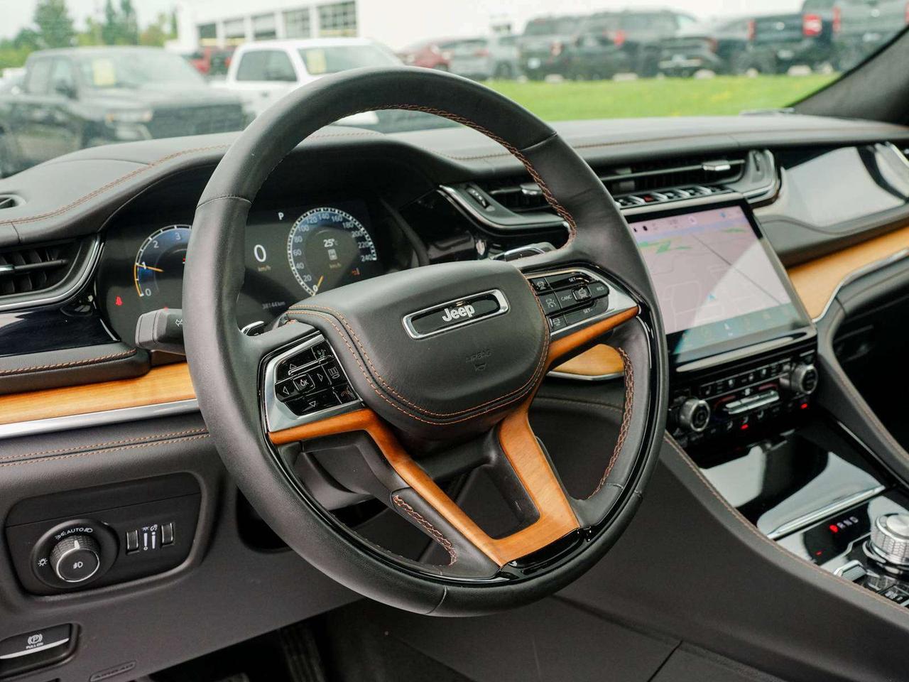2025 Jeep Grand Cherokee Summit Photo