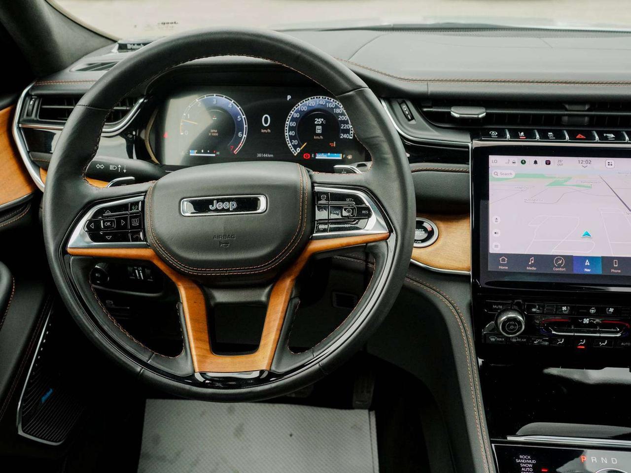 2025 Jeep Grand Cherokee Summit Photo