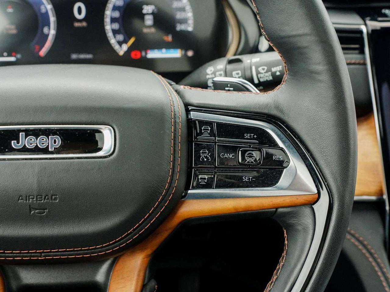 2025 Jeep Grand Cherokee Summit Photo