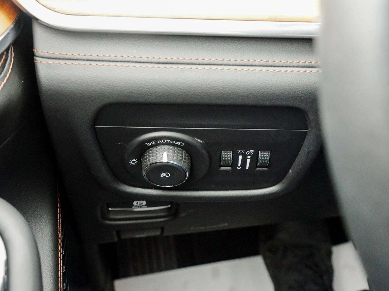 2025 Jeep Grand Cherokee Summit Photo