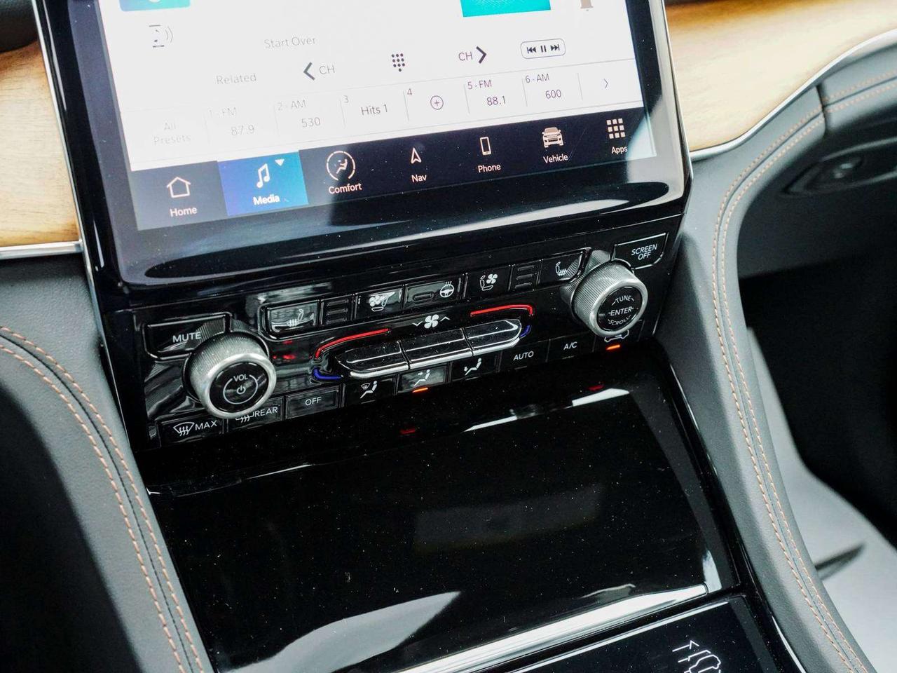2025 Jeep Grand Cherokee Summit Photo
