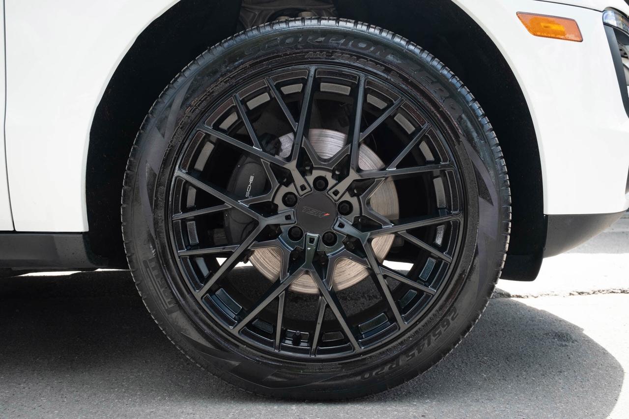 2018 Porsche Macan 2 SET OF WHEELS Photo