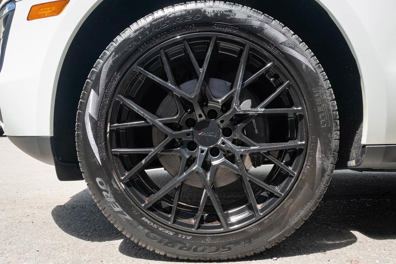 2018 Porsche Macan 2 SET OF WHEELS Photo