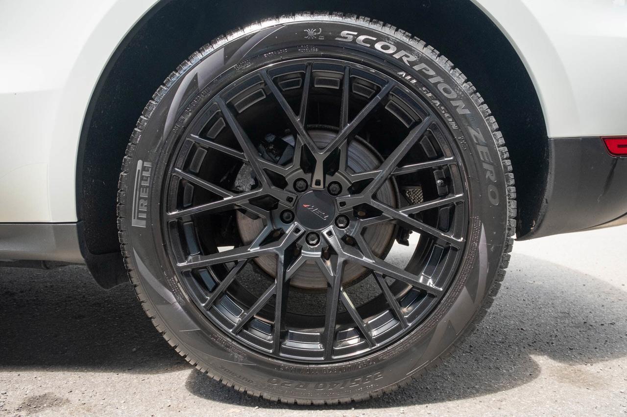 2018 Porsche Macan 2 SET OF WHEELS Photo