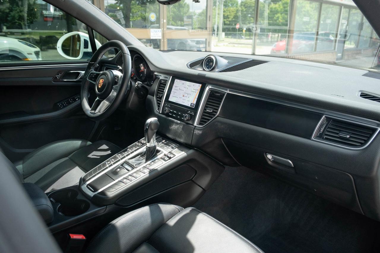 2018 Porsche Macan 2 SET OF WHEELS Photo