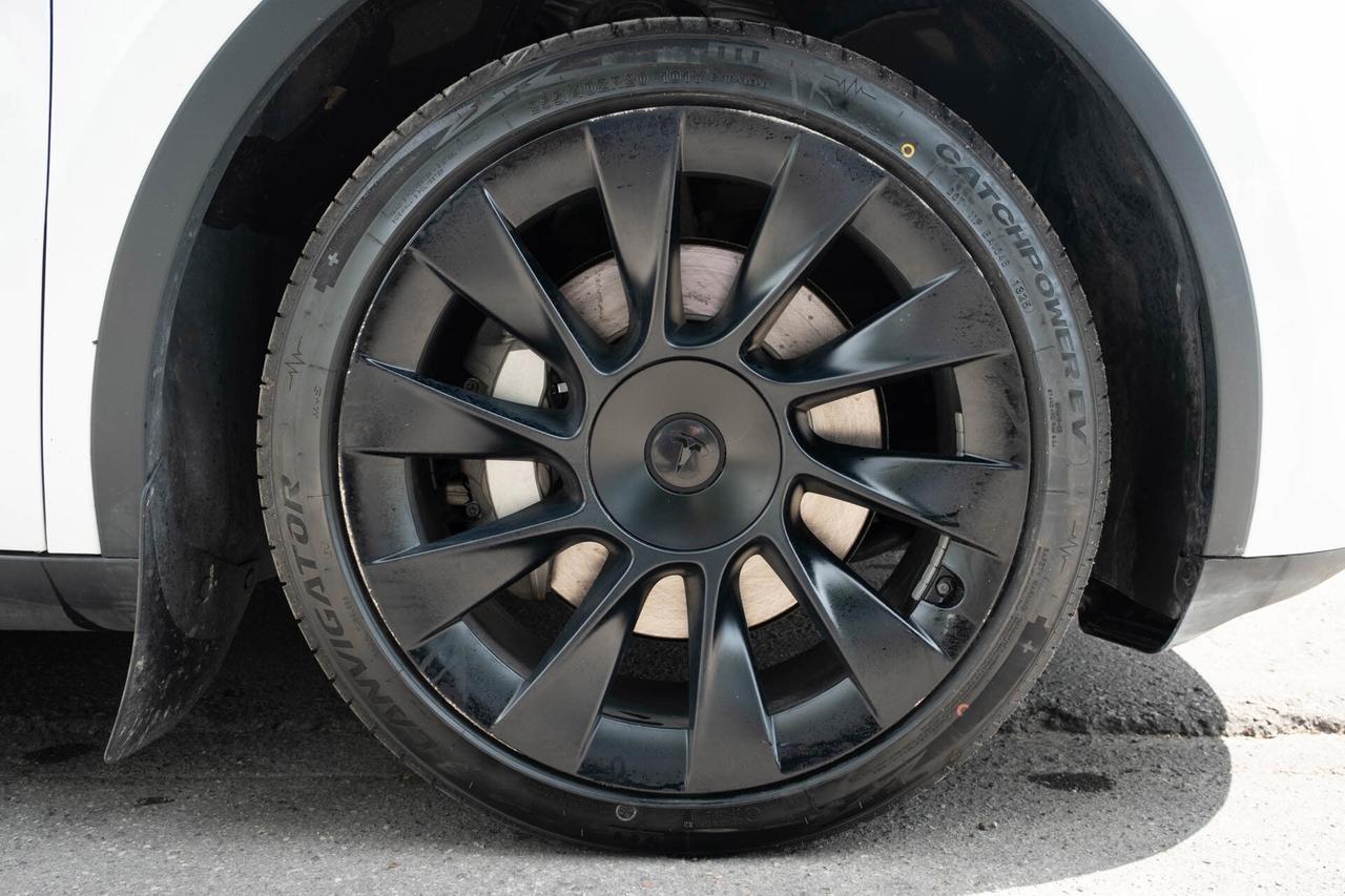 2023 Tesla Model Y Long Range   New Tires and Brakes Photo