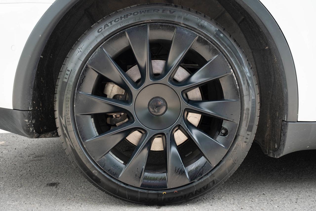 2023 Tesla Model Y Long Range   New Tires and Brakes Photo