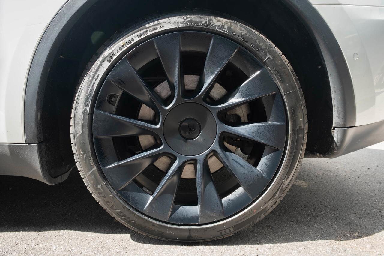 2023 Tesla Model Y Long Range   New Tires and Brakes Photo