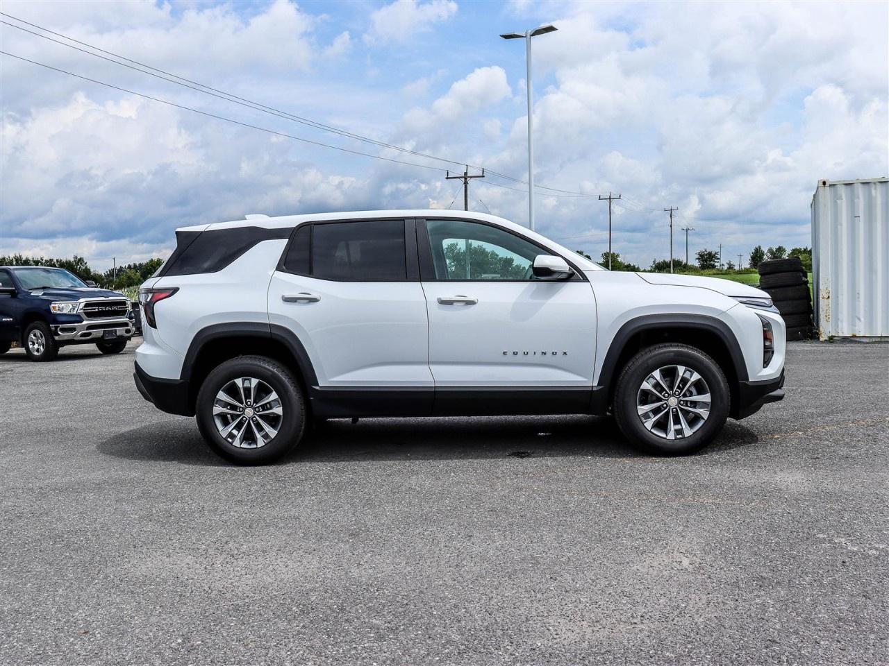 2027 Chevrolet Equinox AWD LT Photo4