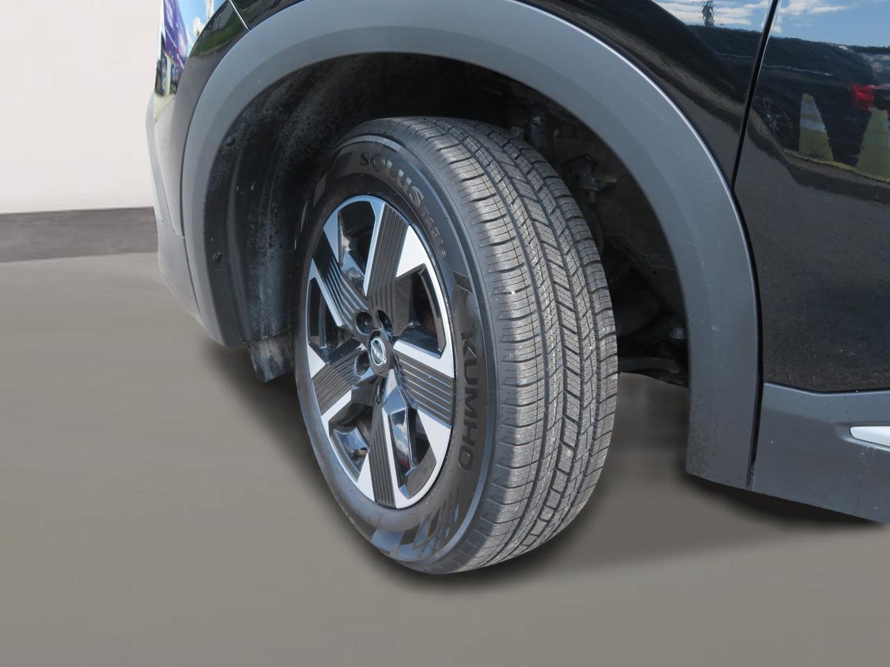 2025 Nissan Kicks SV AWD Photo