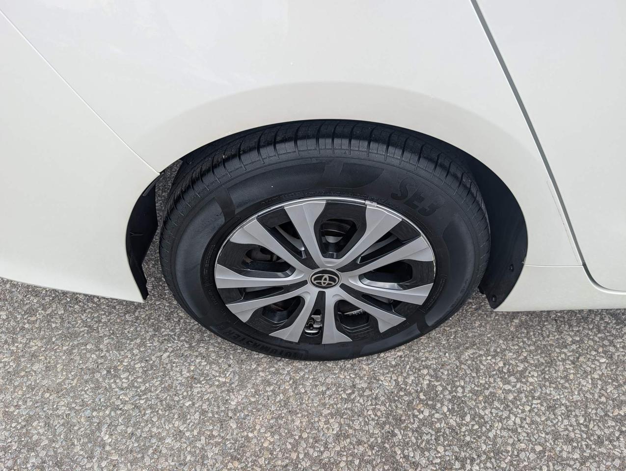 2020 Toyota Prius Prime Upgrade 5dr Hatchback Photo