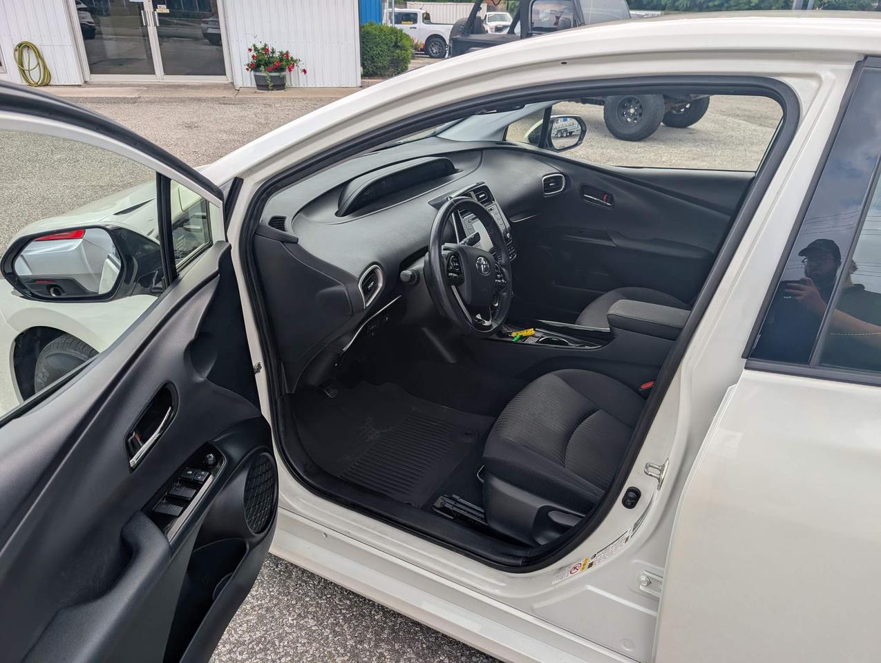 2020 Toyota Prius Prime Upgrade 5dr Hatchback Photo